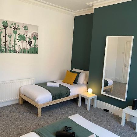 Kitchener - Wonderful 2-Bedroom Apt Sleeps 5 Free Parking Free Wifi Gateshead Exterior photo