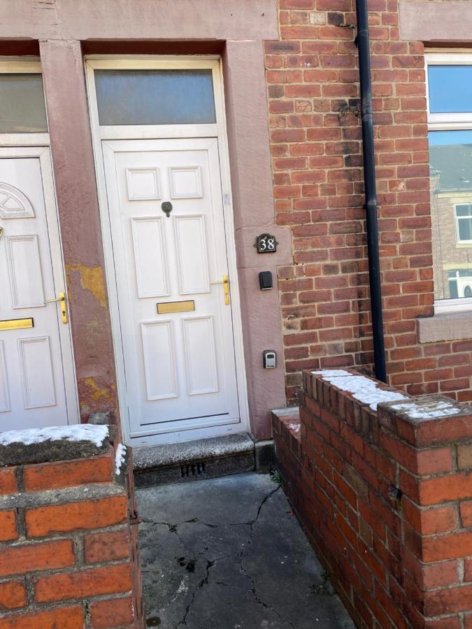 Kitchener - Wonderful 2-Bedroom Apt Sleeps 5 Free Parking Free Wifi Gateshead Exterior photo