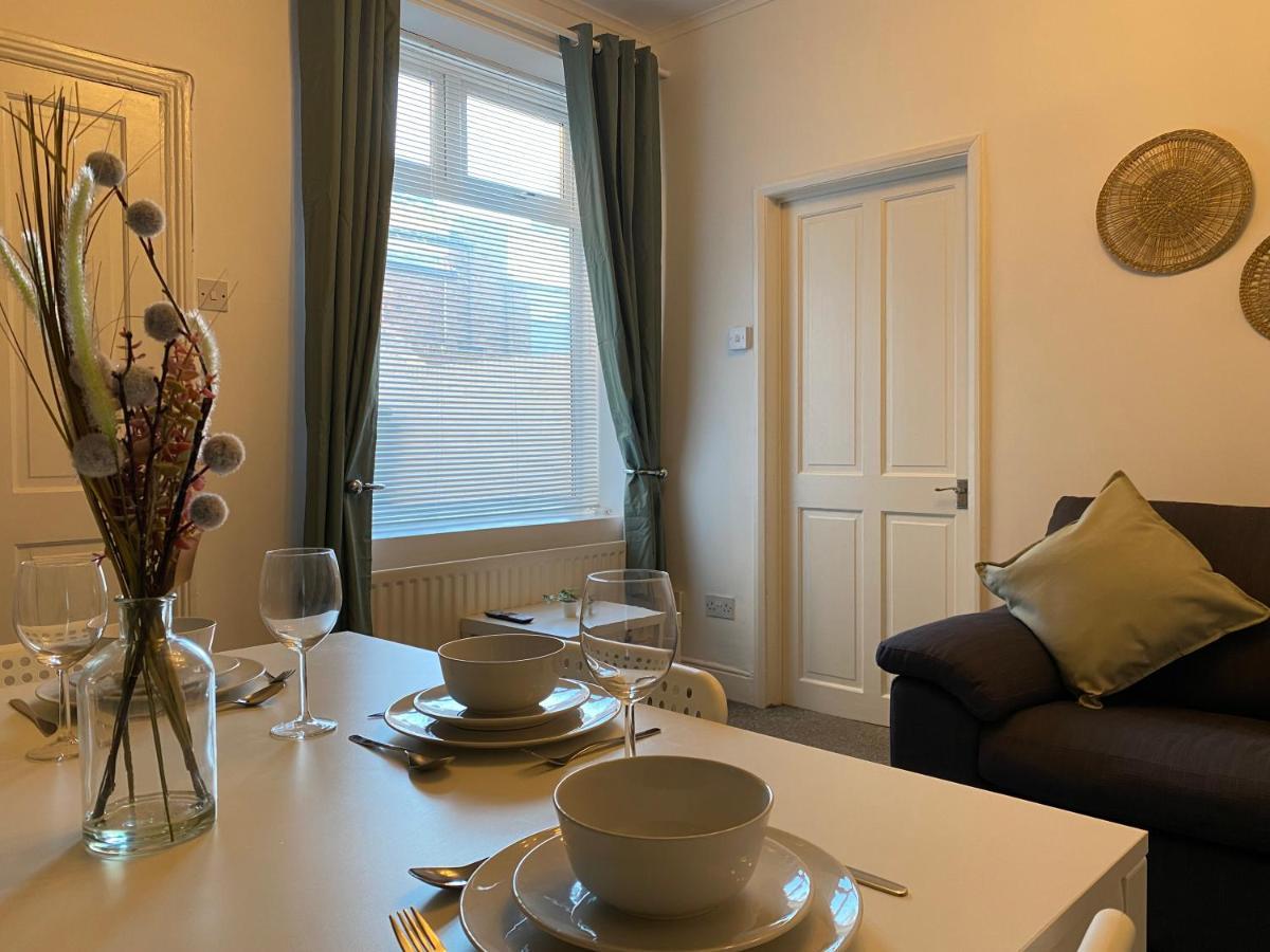 Kitchener - Wonderful 2-Bedroom Apt Sleeps 5 Free Parking Free Wifi Gateshead Exterior photo