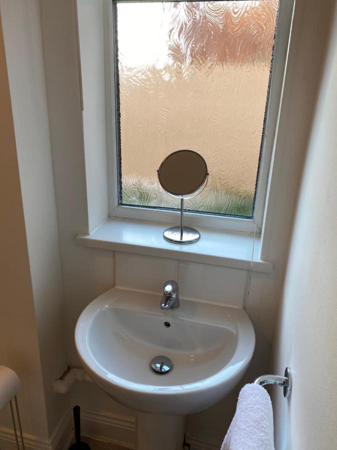 Kitchener - Wonderful 2-Bedroom Apt Sleeps 5 Free Parking Free Wifi Gateshead Exterior photo