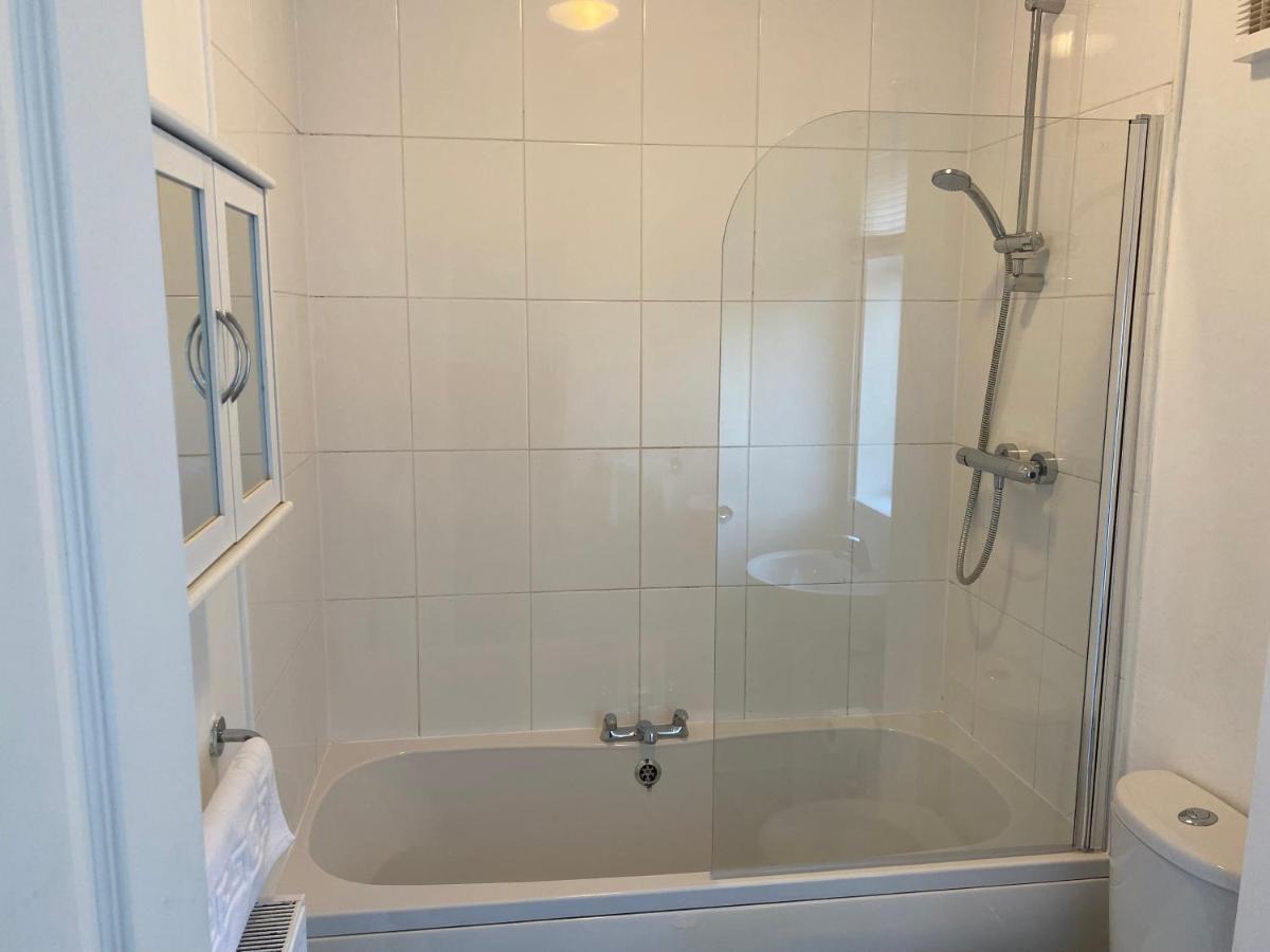 Kitchener - Wonderful 2-Bedroom Apt Sleeps 5 Free Parking Free Wifi Gateshead Exterior photo