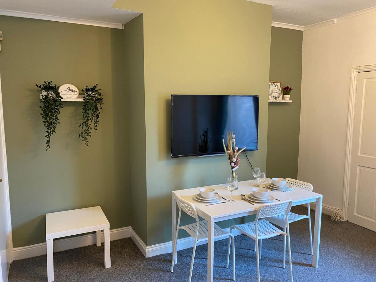 Kitchener - Wonderful 2-Bedroom Apt Sleeps 5 Free Parking Free Wifi Gateshead Exterior photo